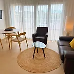 דירה Pine Tree Seaside 500m To אלבופיירה