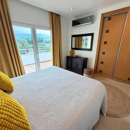 Pine Tree Seaside Apartments 500M To Beach