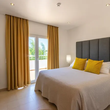 Apartman Pine Tree Seaside 500m To *
