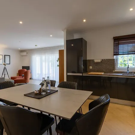 Apartman Pine Tree Seaside 500m To