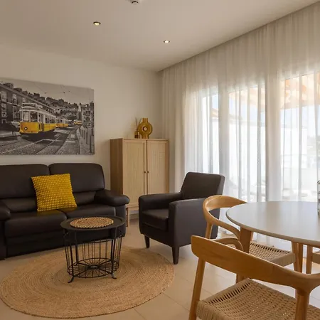 Pine Tree Seaside 500m To Apartman