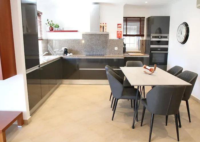 Appartement Pine Tree Seaside Apartments 500M To Beach Albufeira