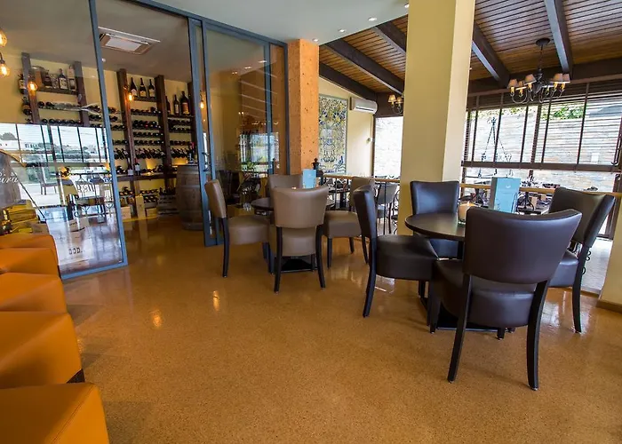 Pine Tree Seaside Apartments 500M To Beach