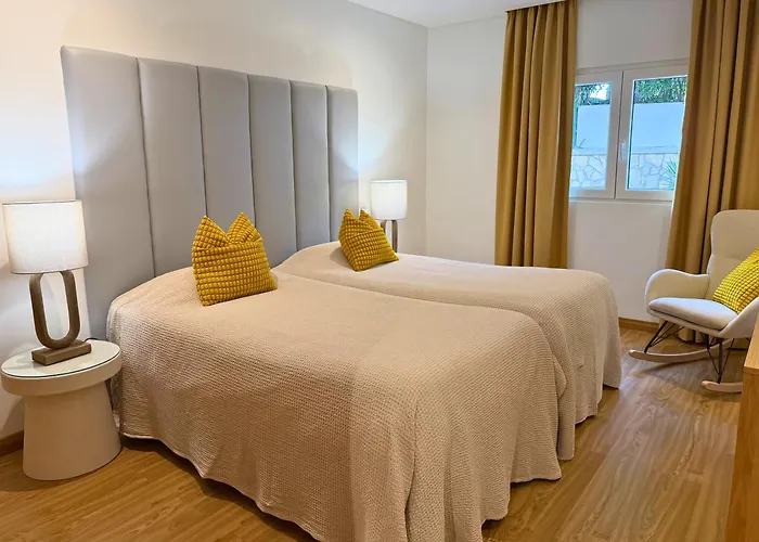 Pine Tree Seaside Apartments 500M To Beach Albufeira