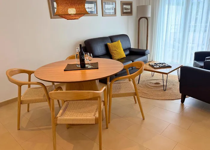 Pine Tree Seaside Apartments 500M To Beach