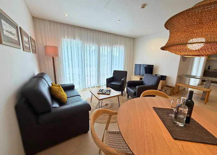 Pine Tree Seaside Apartments 500M To Beach Appartement