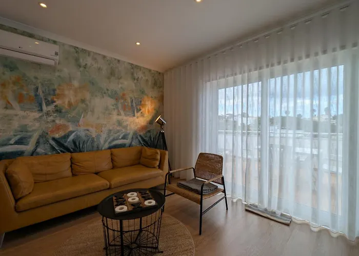 Pine Tree Seaside Apartments 500M To Beach *