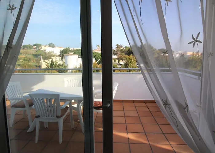 Pine Tree Seaside Apartments 500M To Beach *