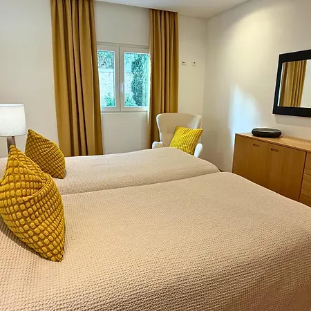 Pine Tree Seaside Apartments 500M To Beach Apartment