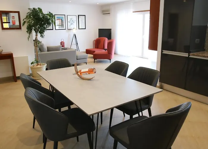 Pine Tree Seaside Apartments 500M To Beach *