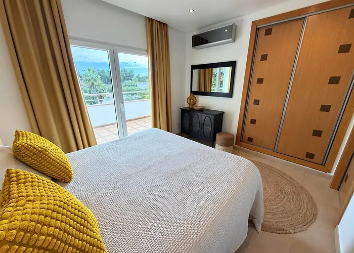 Pine Tree Seaside Apartments 500M To Beach