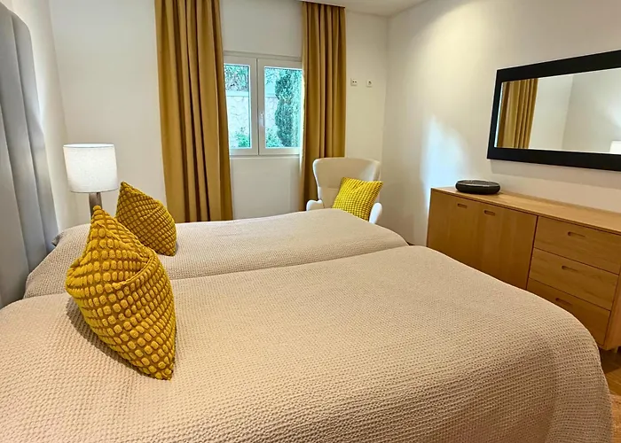 Pine Tree Seaside Apartments 500M To Beach Apartment