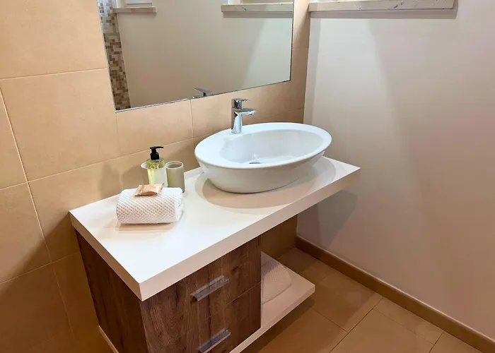 Pine Tree Seaside Apartments 500M To Beach Apartment *