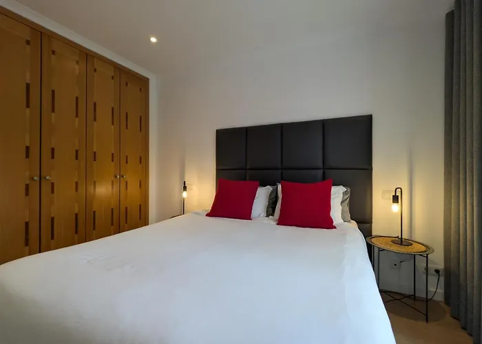 Pine Tree Seaside Apartments 500M To Beach *