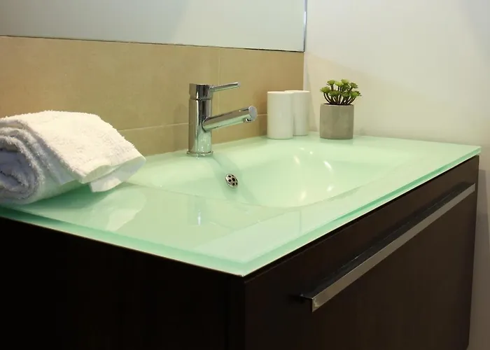 Pine Tree Seaside Apartments 500M To Beach Apartment