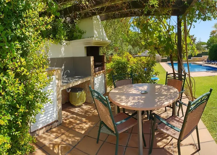 Pine Tree Seaside Apartments 500M To Beach *