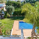 Pine Tree Seaside 500m To Апартаменты *