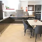 Апартаменты Pine Tree Seaside 500m To Албуфейра